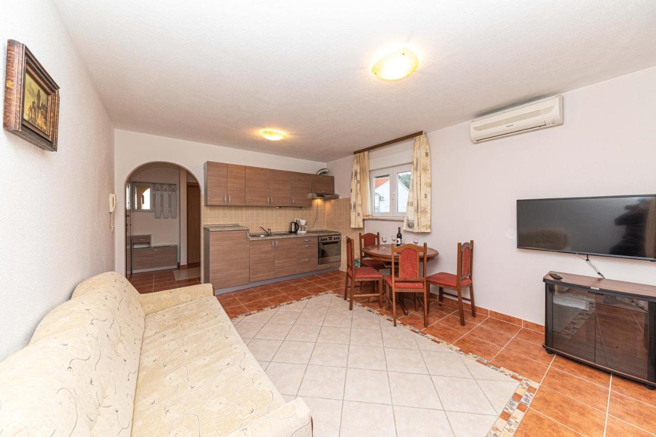 Sea View Apartments Sirena オクルグ・ゴルニ エクステリア 写真