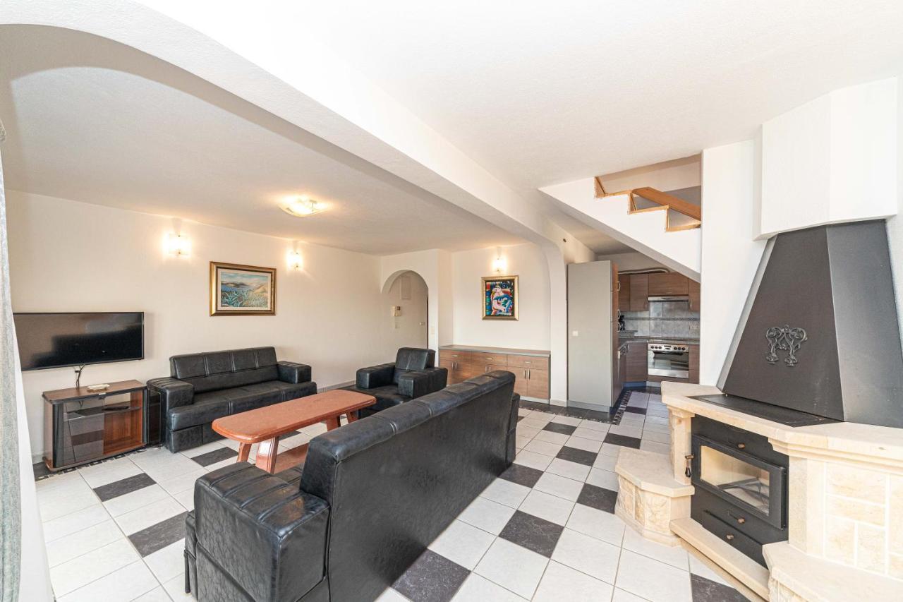 Sea View Apartments Sirena オクルグ・ゴルニ エクステリア 写真
